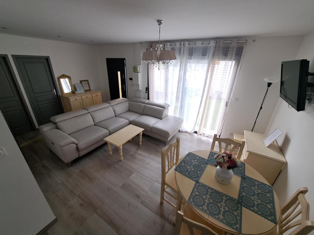 Charmante Maison Avec Piscine Bessan Экстерьер фото