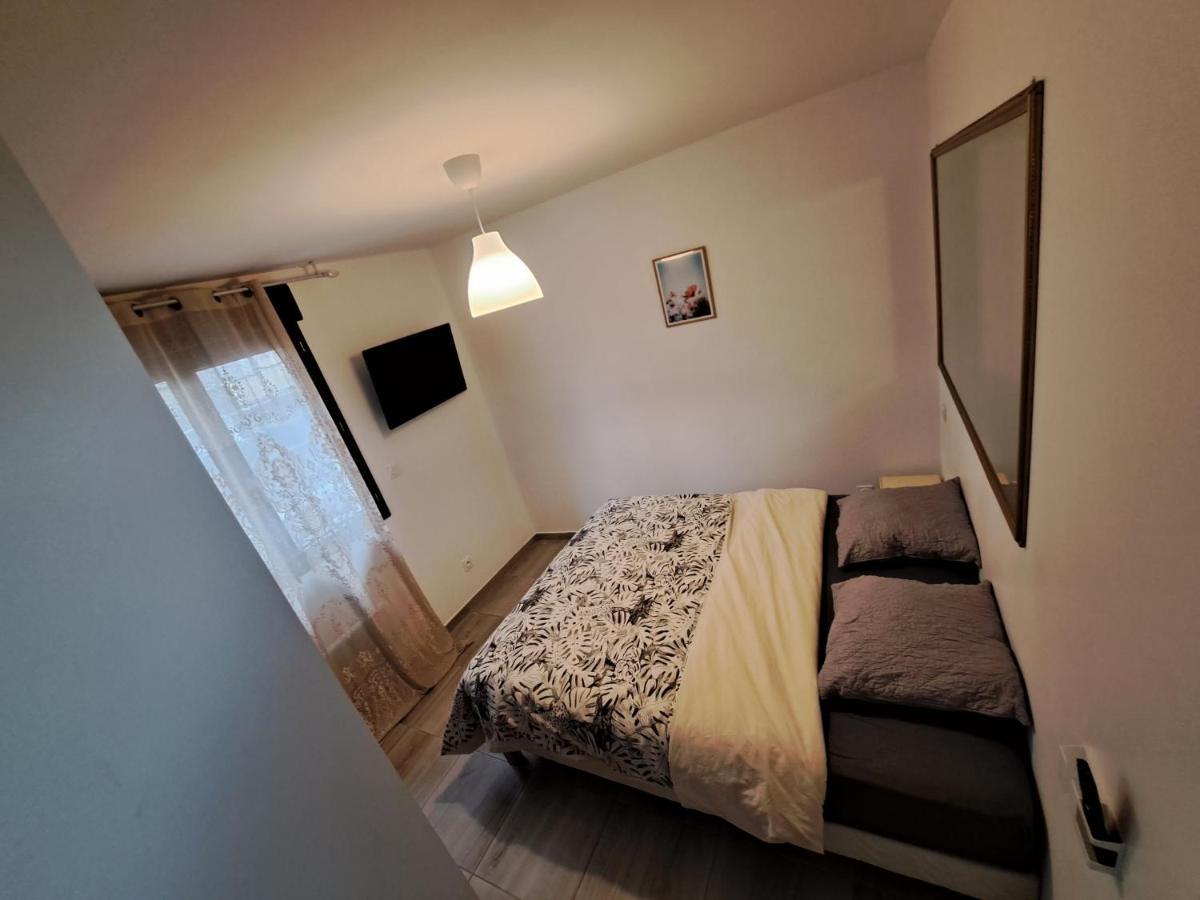 Charmante Maison Avec Piscine Bessan Экстерьер фото